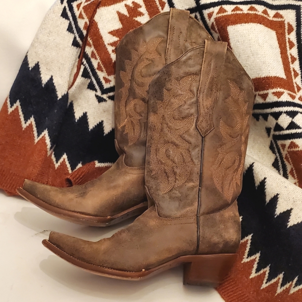 CORRAL Distressed Naham Stitched Leather Snip toe boots 7.5. - Picture 5 of 16